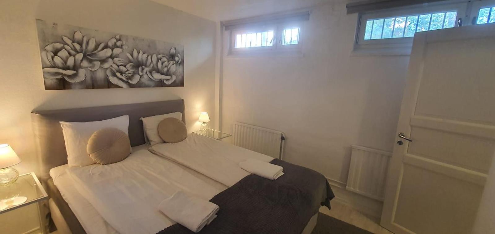Beautiful Basement Apartment, Very Private And Close To The Metro 斯德哥尔摩 外观 照片